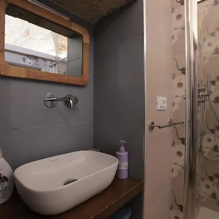 Antika & Semesterbostad