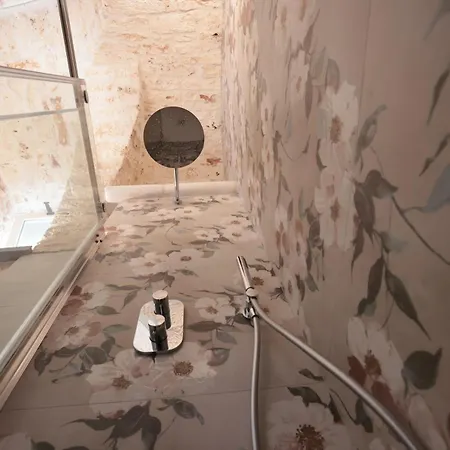 Semesterbostad Antika & *